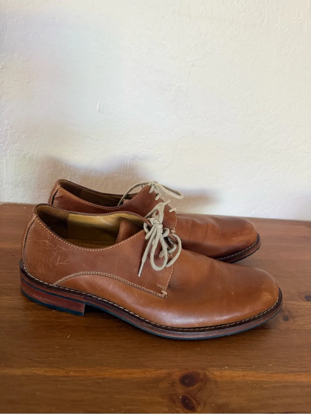 Classic Tan Leather Derby Shoes with Cream Laces